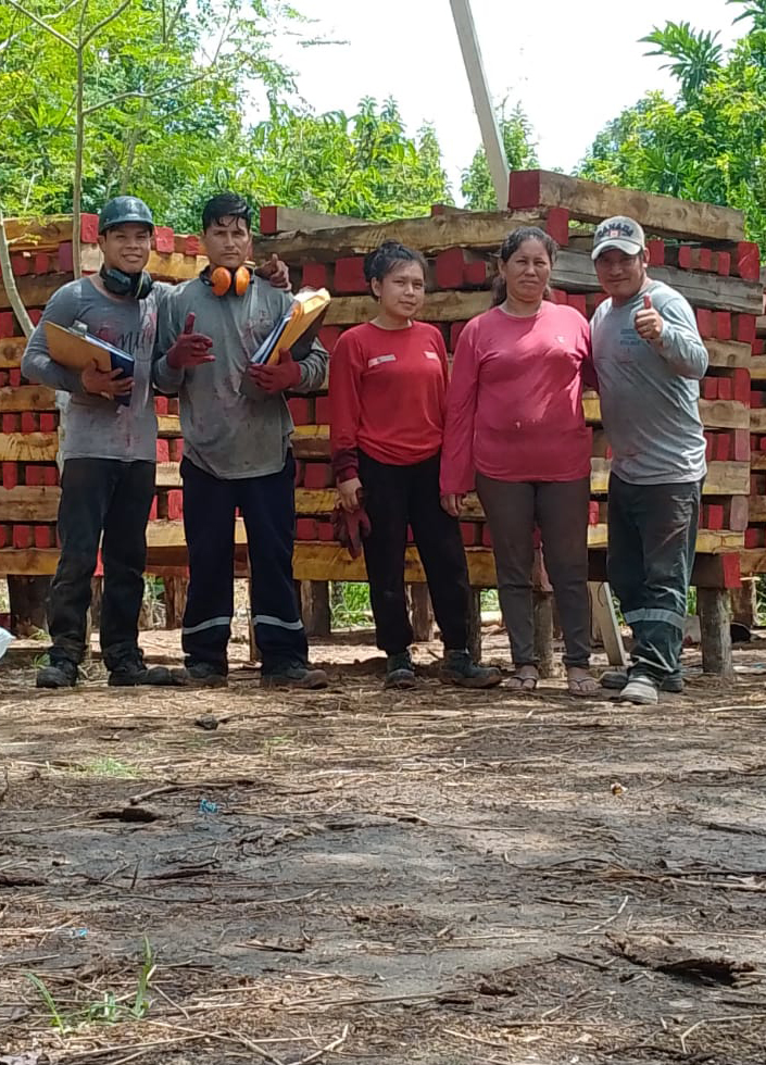 Equipo de trabajo de Consultforest iniciando su jornada laboral